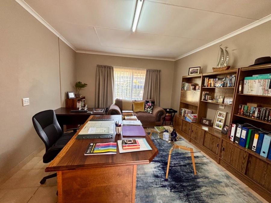 3 Bedroom Property for Sale in Flamwood North West